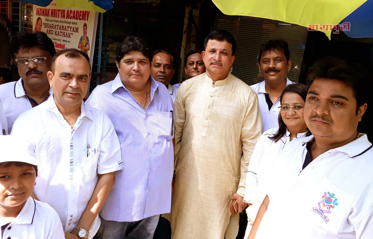 मातोश्री जयाबेन हिम्मतलाल शाह चैरिटेबल ट्रस्ट ने 350 जरुरतमंद परिवारों को मुफ्त में बांटा अनाज