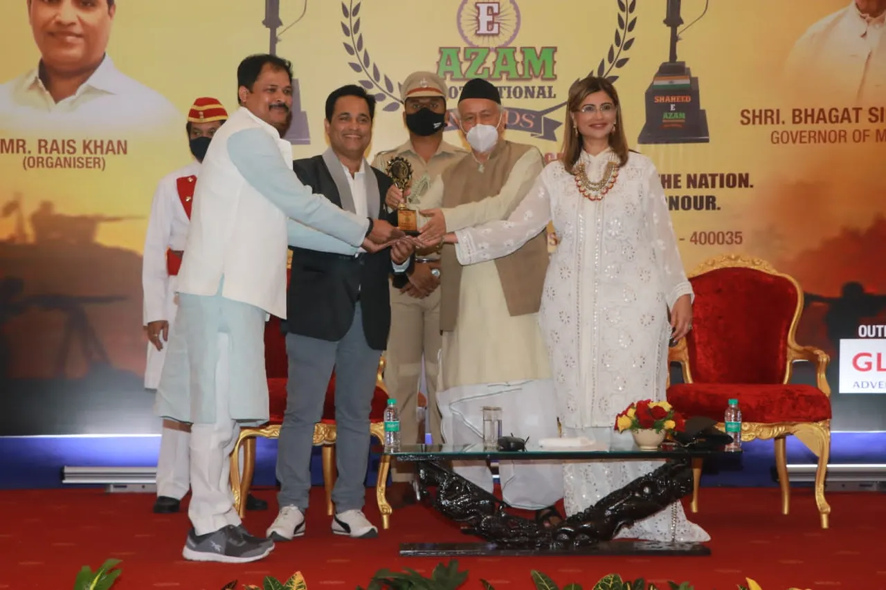 महाराष्ट्र के राज्यपाल भगत सिंह कोश्यारी ने फिल्म गोदाम के लिए सुजीत प्रताप सिंह को शहीद-ए-आजम मोटिवेशनल अवार्ड 2021 से सम्मानित किया