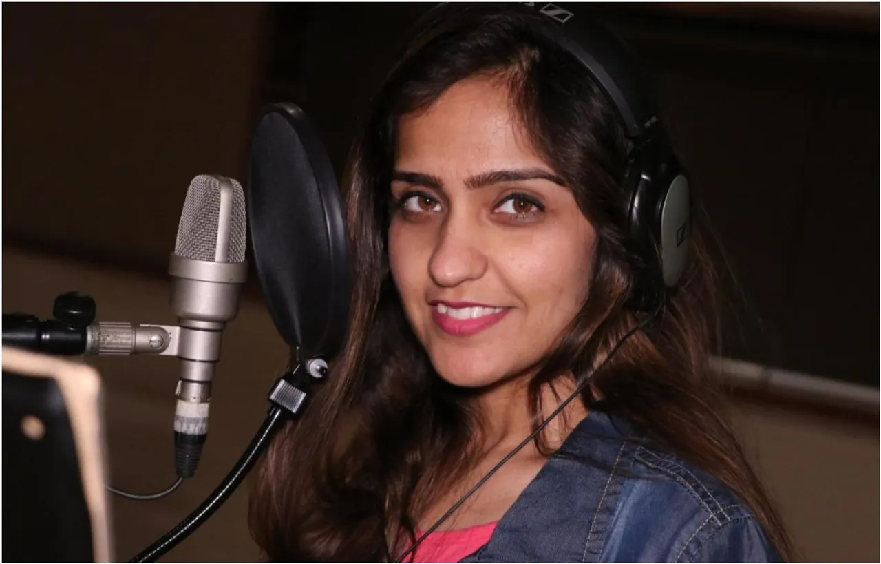असीस कौर की आवाज़ में डायरेक्टर दिनेश सोनी की हिंदी फिल्म "तुमसे मिलकर" का गीत रिकॉर्ड