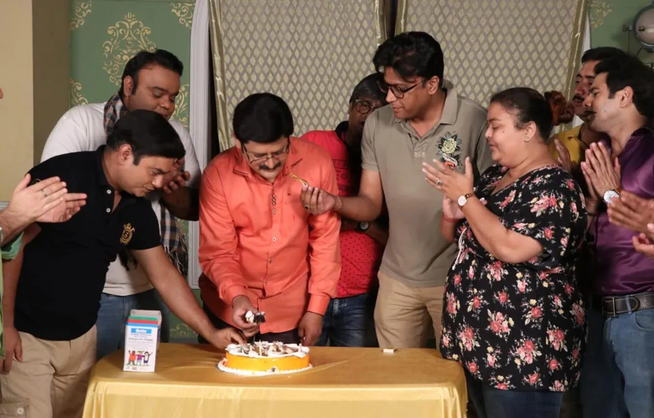 रोहिताश्व गौर ने भाबीजी घर पर है के सेट पर मनाया अपना जन्मदिन