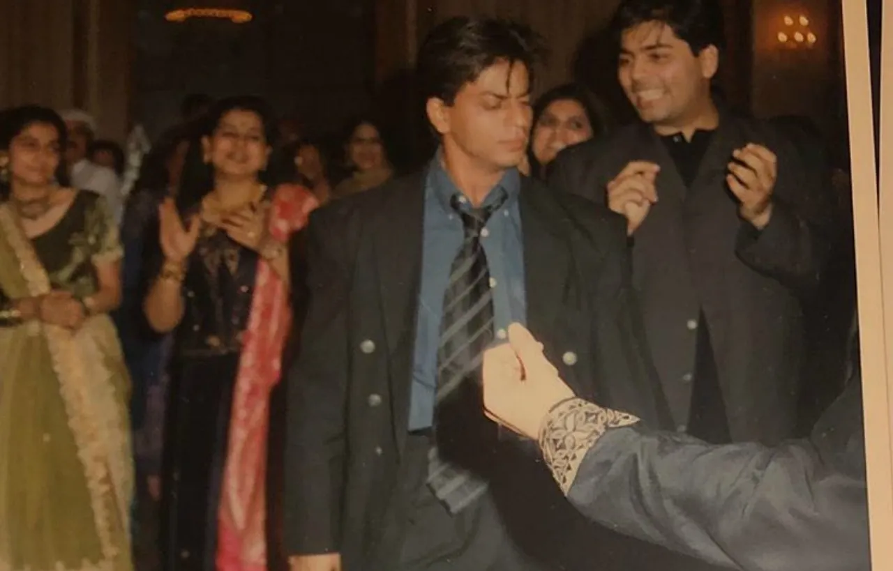 शाहरुख खान और करण जौहर के डांस की 22 साल पुरानी फोटो वायरल, देखें किसकी शादी में कर रहे हैं डांस ? (Shahrukh Khan Rare Photos)