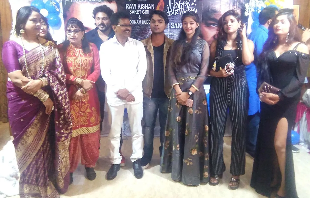 मुंबई में हुआ भोजपुरी फिल्म आर पार का मुहूर्त समारोह
