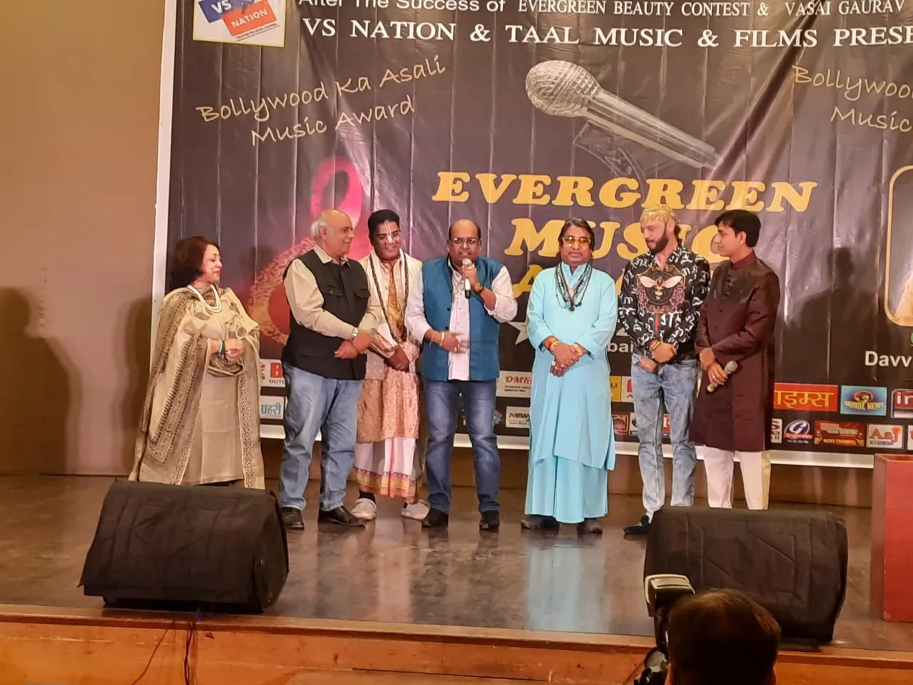 देवेंद्र खन्ना ने सजाई एवरग्रीन म्यूजिक अवॉर्ड की खूबसूरत सुरीली शाम, संगीत सितारे आए एक साथ नज़र