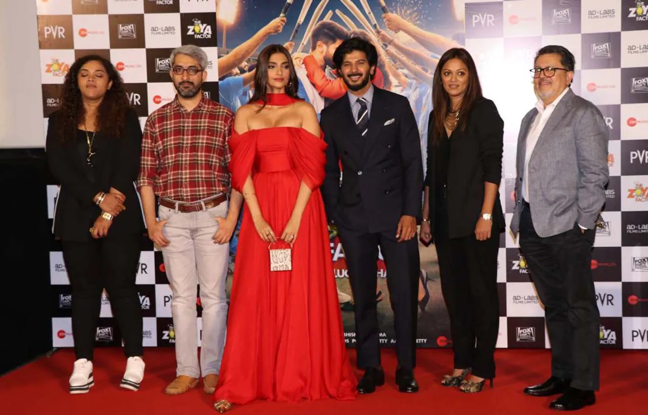 सोनम कपूर और दलकीर सलमान ने मुंबई में लॉन्च किया अपनी फिल्म द जोया फैक्टर का ट्रेलर