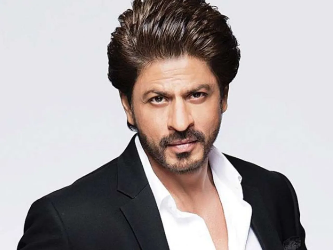 शाहरुख खान ने सोशल मीडिया पर खुद का ही उड़ाया मजाक , कहा - 'पिछले एक साल और छह महीने से घर'