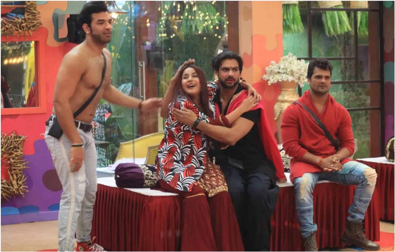 Bigg Boss-13: टास्क के लिए विशाल आदित्य सिंह क्रॉस-ड्रेसेस में बने पारस के लिए मौसी