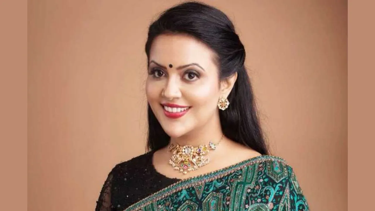 Designer Anishka Anil Jaisinghani arrested after Amruta Fadnavis's FIR