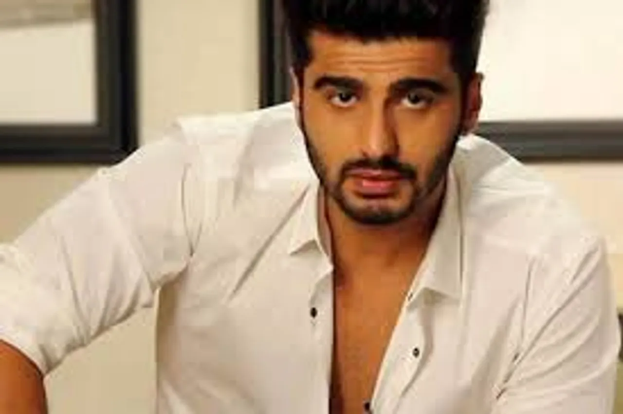 Arjun Kapoor से आर जे ने पूछे कैरेक्टर को लेकर कुछ सवाल -अर्जुन कपूर ने जड़ा थप्पड़, वायरल हुआ Video