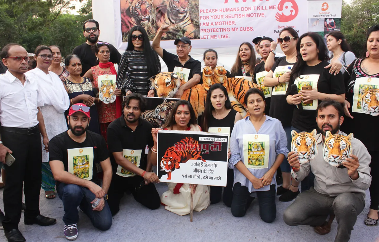 बेजुबान पब्लिक कल्याण ट्रस्ट के शांतिपूर्ण विरोध मार्च में शामिल हुए सितारे