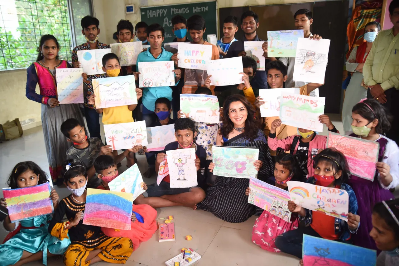 टिस्का चोपड़ा ने बाल दिवस पर अंजान बच्चों के साथ बिताया समय