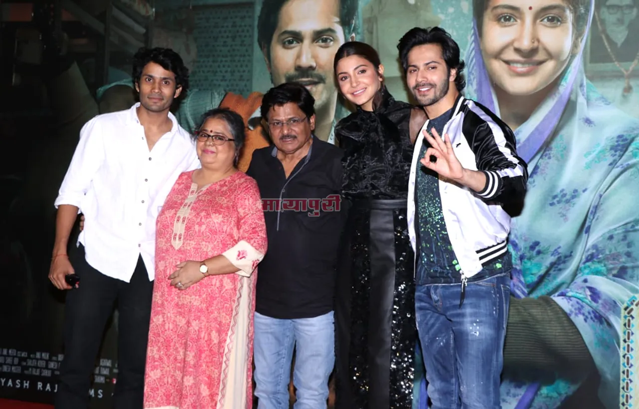 मुंबई में अनुष्का शर्मा और वरुण धवन ने मनाया फिल्म सुई धागा की सफलता का जश्न