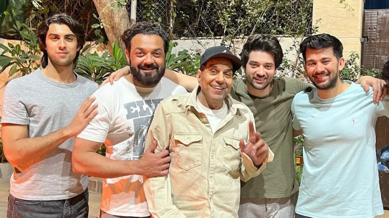 Lohri celebration Dharmendra celebrated Lohri in this style with Bobby Deol and grandsons Karan, Rajveer, Aryaman