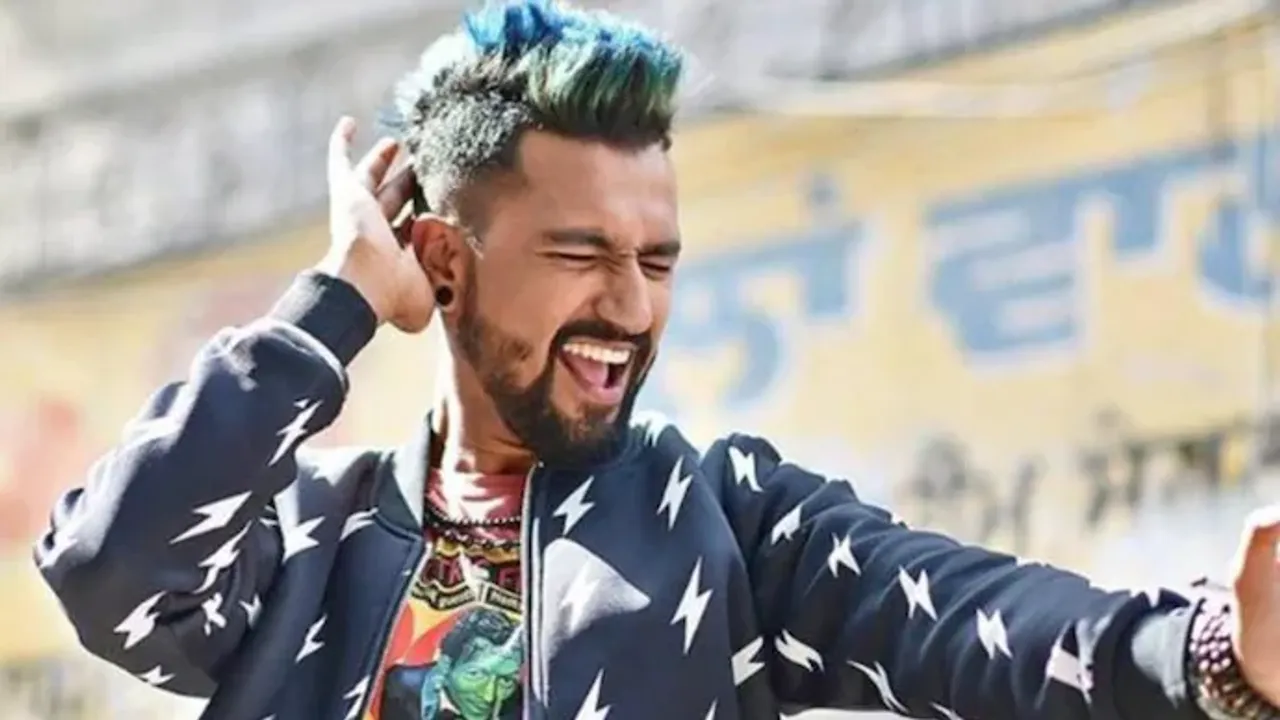 Vicky Kaushal DJ बन 'गोविंदा नाम मेरा' के सेट पर क्रू का किया मनोरंजन