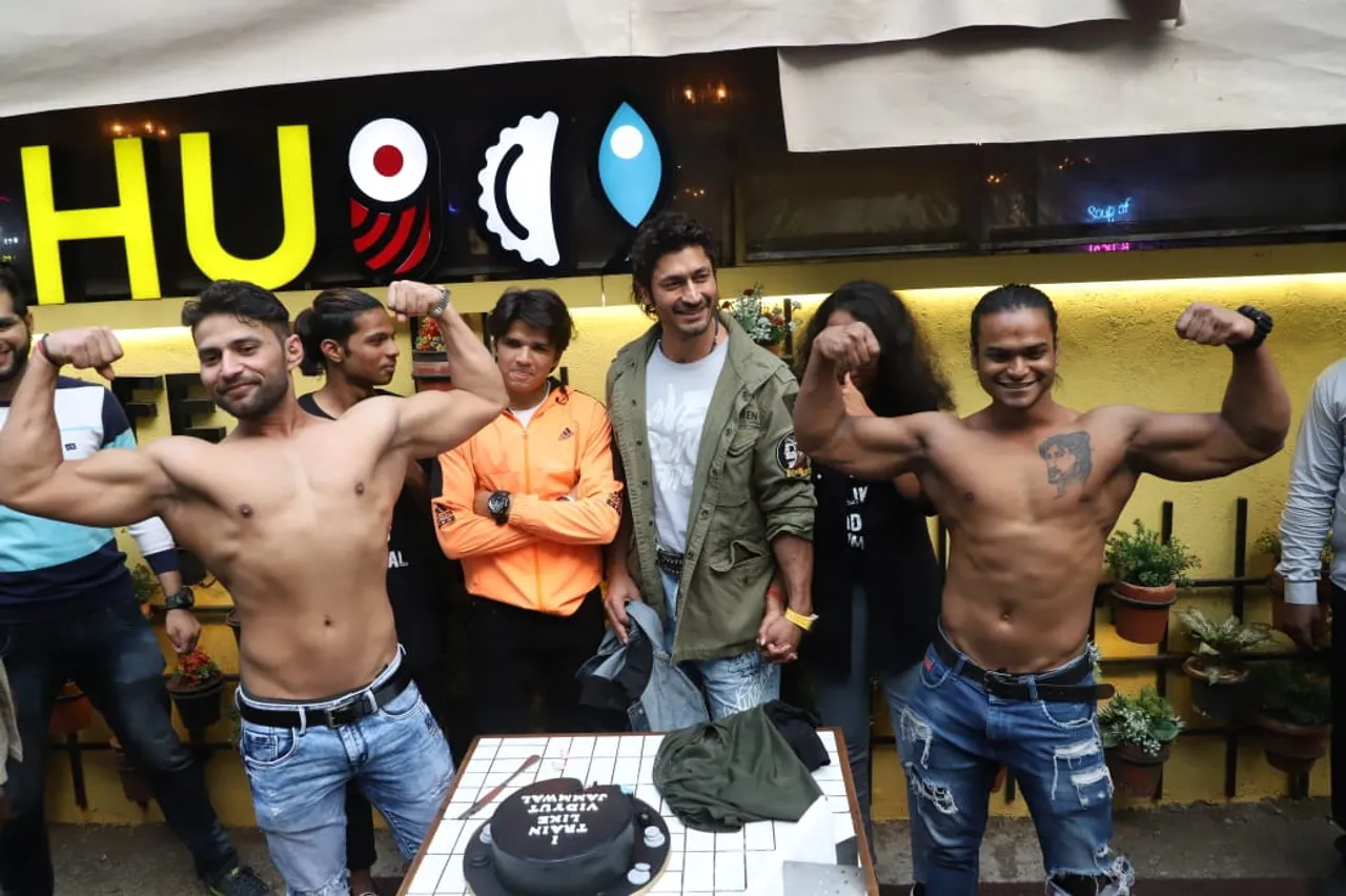 Actor Vidyut Jammwal celebrated his pre birthday with die hard fans.