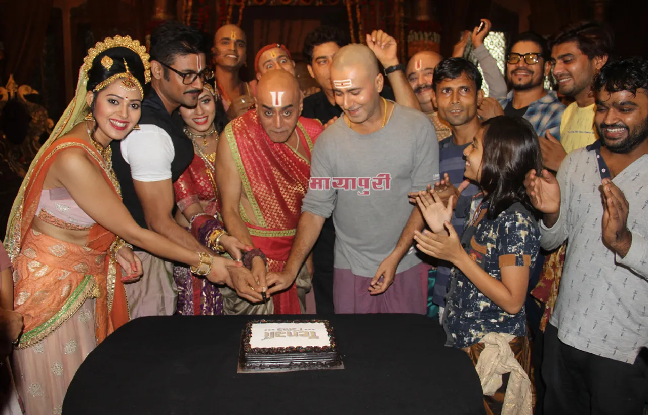 सोनी सब के 'तेनाली रामा' ने पूरा किया एक साल का सफर शो के कलाकारों ने सेट पर मनाया जश्न