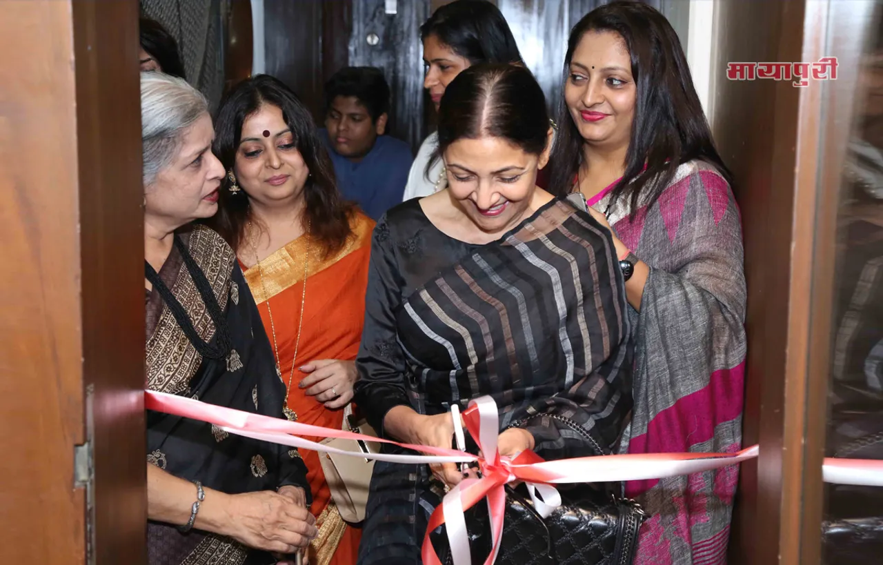 दीप्ति नवल ने विमला नंदकुमार की कला प्रदर्शनी "द गर्ल-सर्वा-शक्ति-माई" का उद्घाटन किया