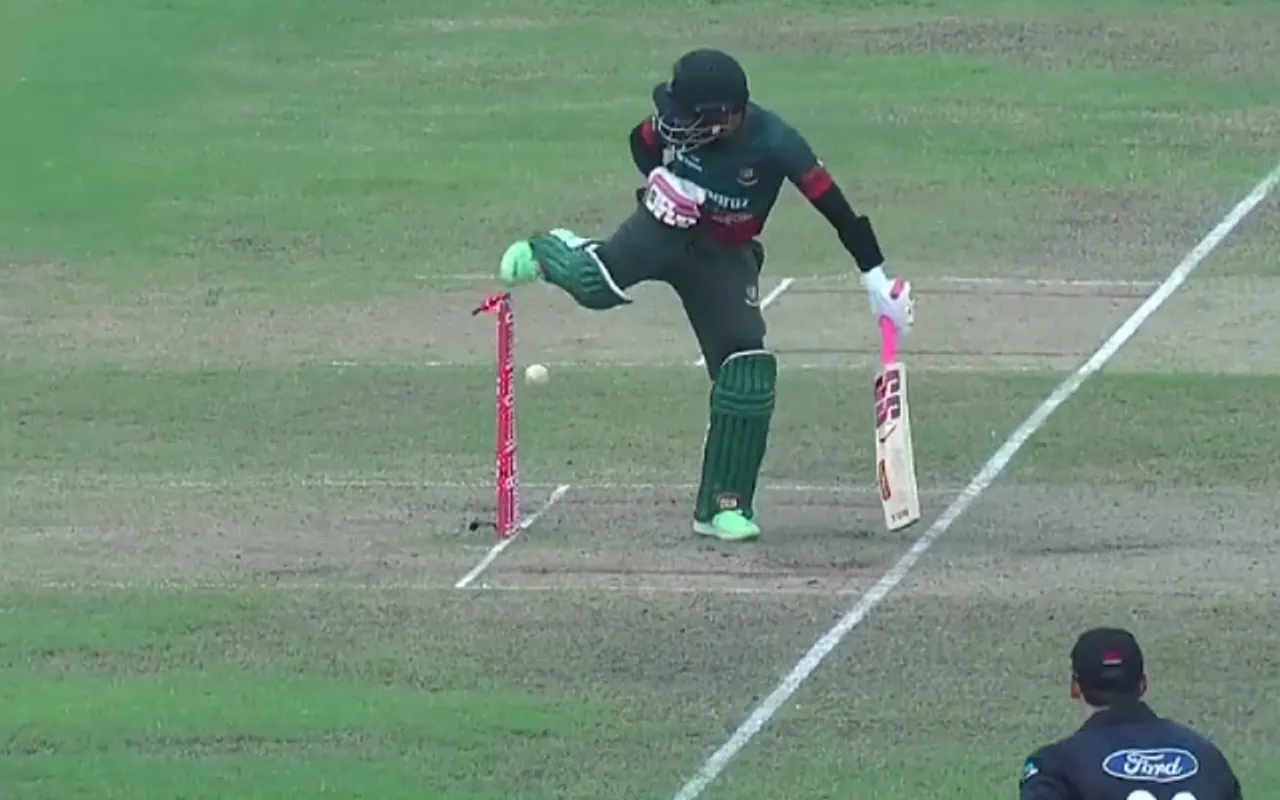 WATCH - Mushfiqur Rahim's bizzare football skills in final ODI against New Zealand