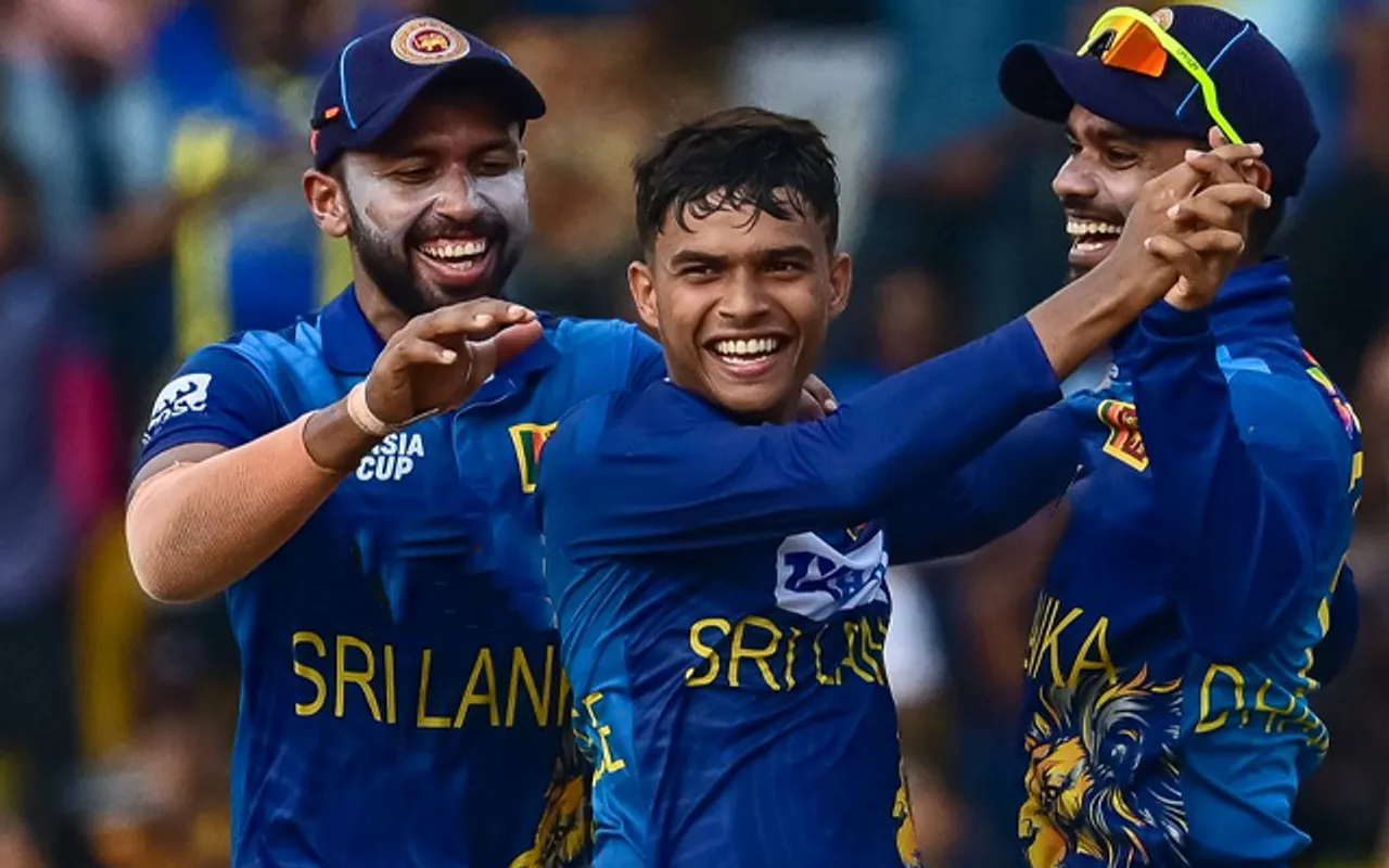 'Aise kon bowling karta hai' - Fans react as Dunith Wellalage rips through Indian top-order with fifer in Super 4s of Asia Cup 2023