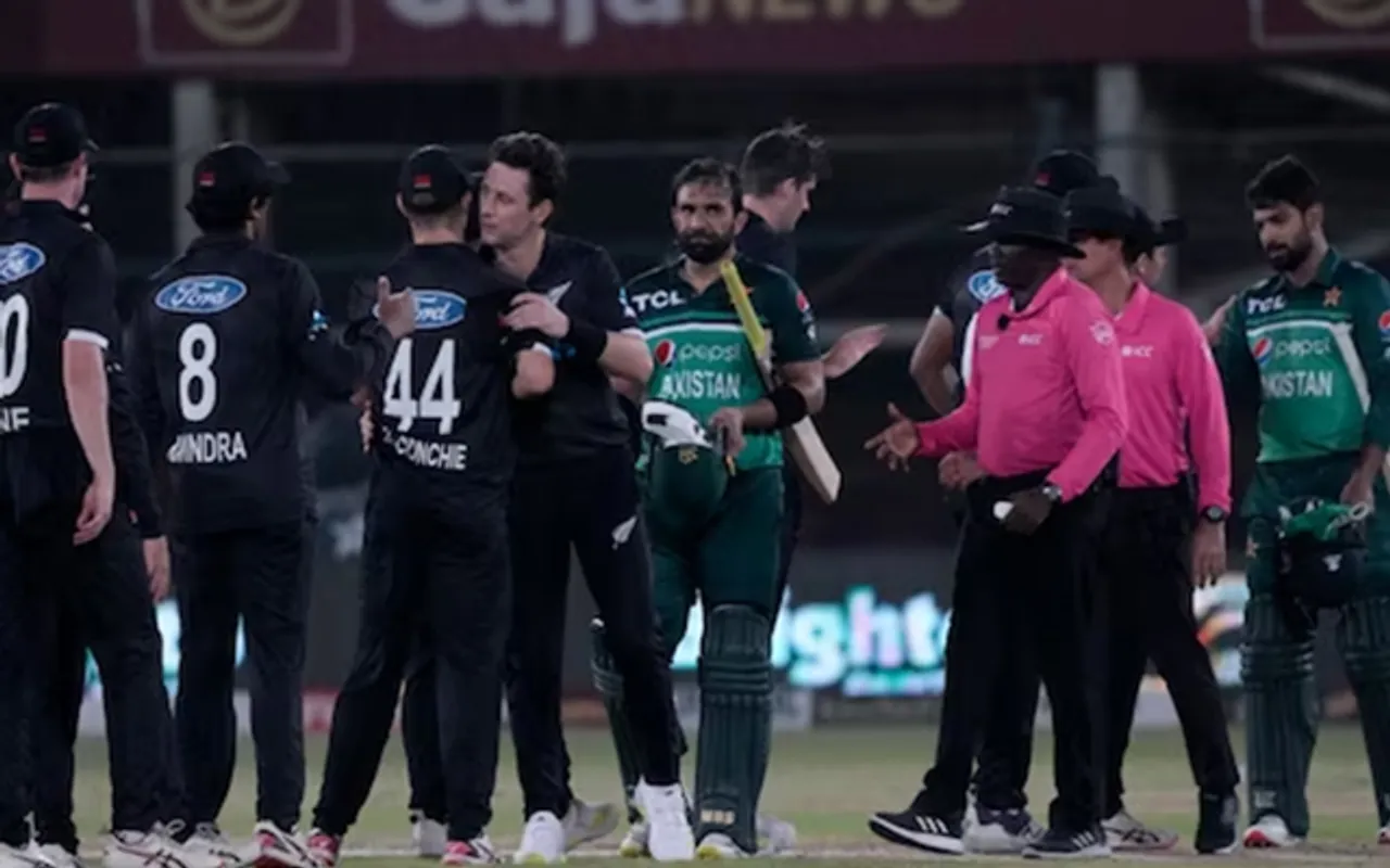 'Haath toh aaya par muh na laga' - Fans react as Pakistan drop to 3rd position in ODI rankings after losing final match against New Zealand by 47 runs