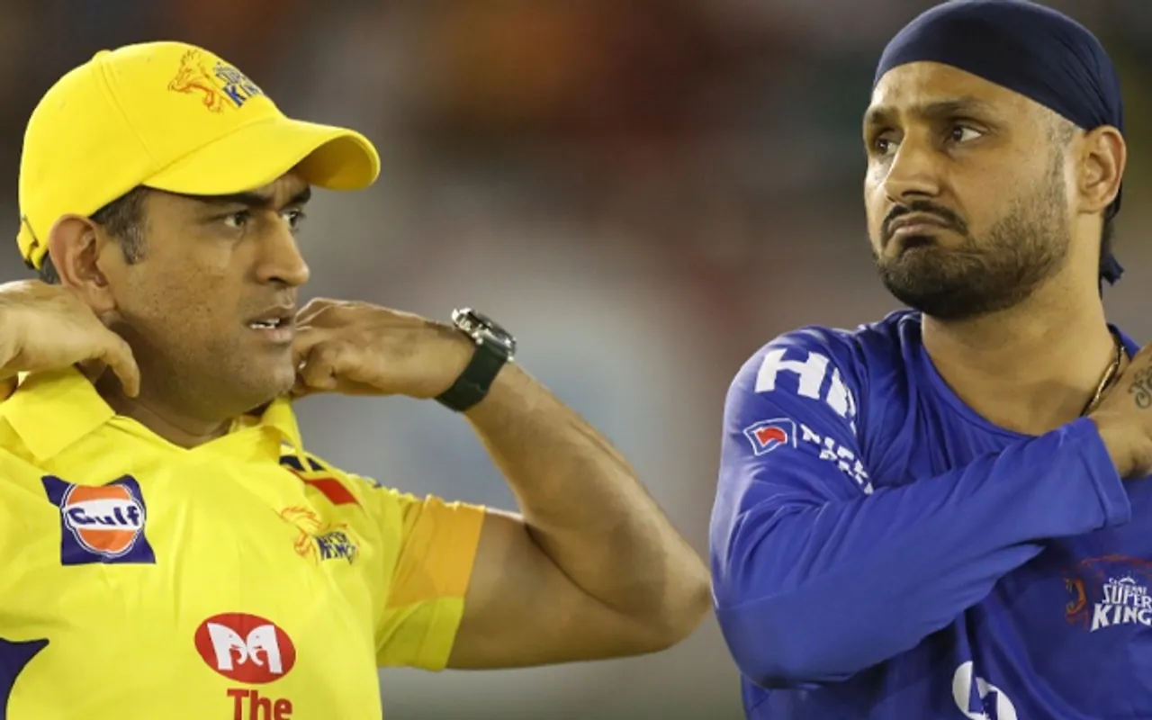 MS Dhoni and Harbhajan Singh (Source - Twitter)