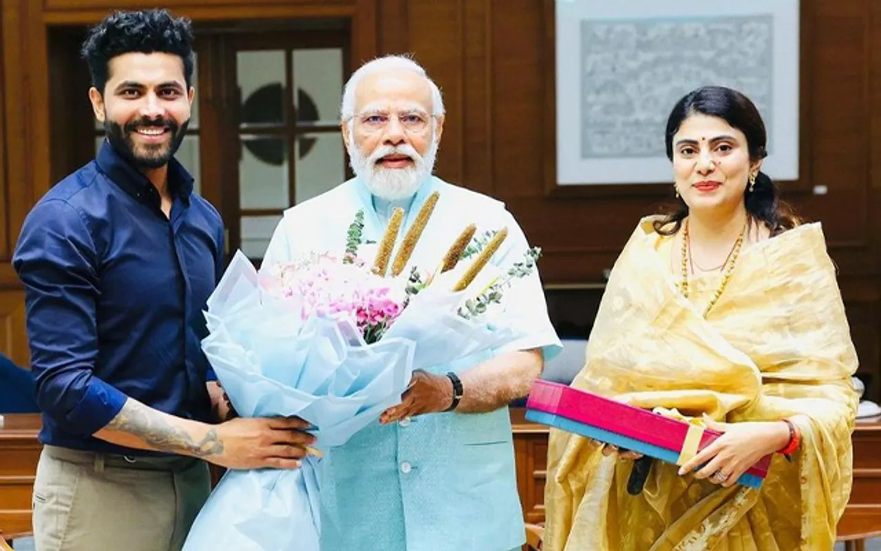 Narendra Modi with Ravindra Jadeja and his wife (Source - Twitter)