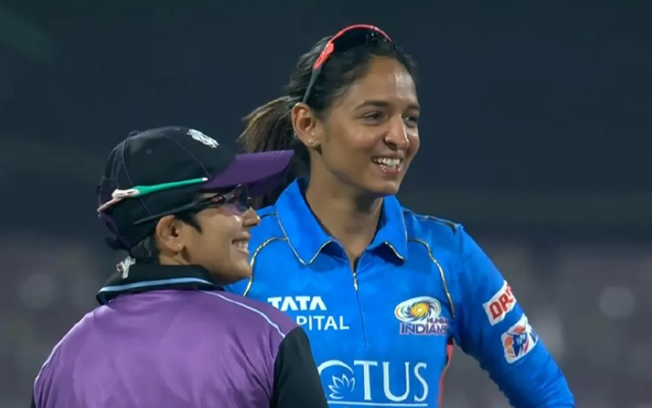 Harmanpreet Kaur challenging umpire's wide call (Source - Twitter)