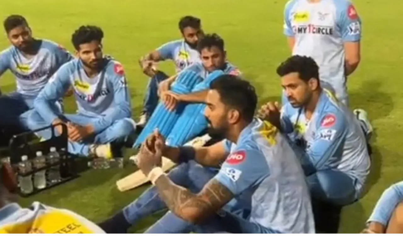 Kl Rahul having chat with Lucknow teammates (Source - Twitter)