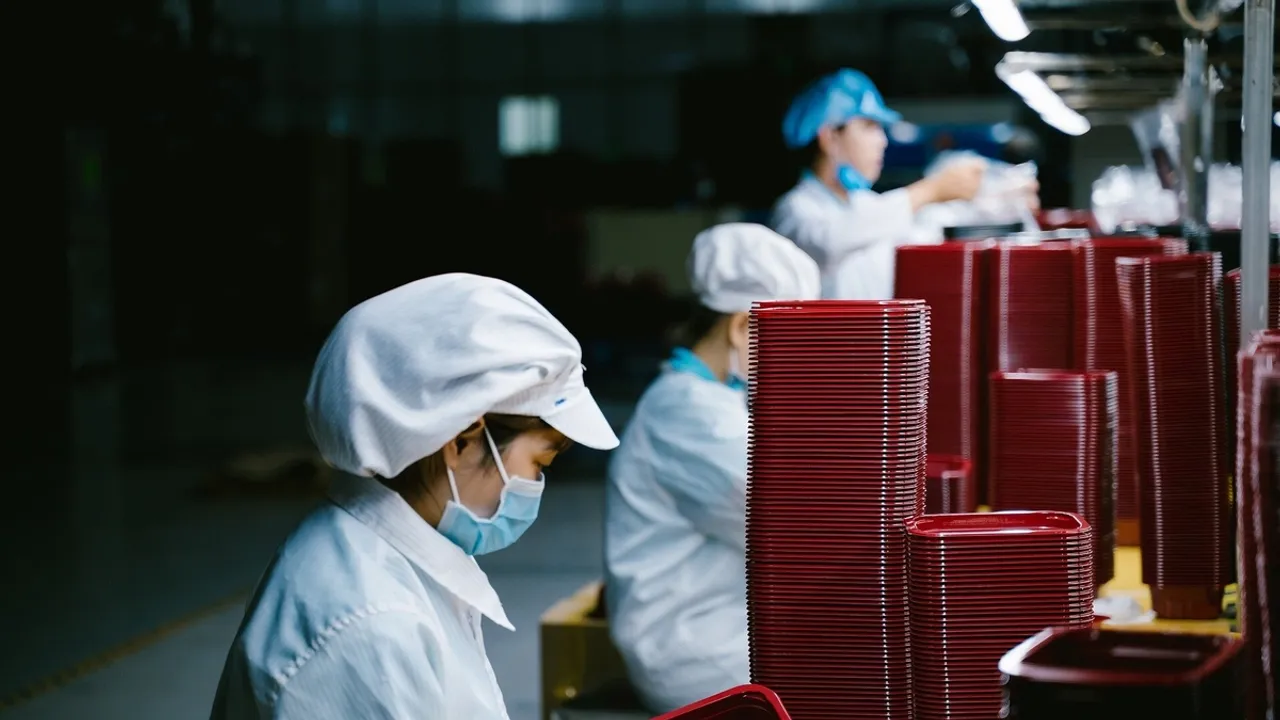 Retirement's Unseen Toll: The Struggle of China's Blue-Collar Female Workers