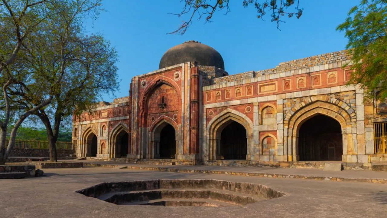 Mughal mosque Mehrauli