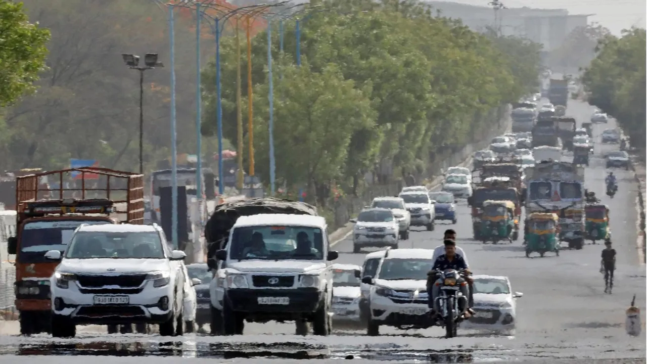 Delhi minimum temperature 23 deg Celsius; drizzle predicted