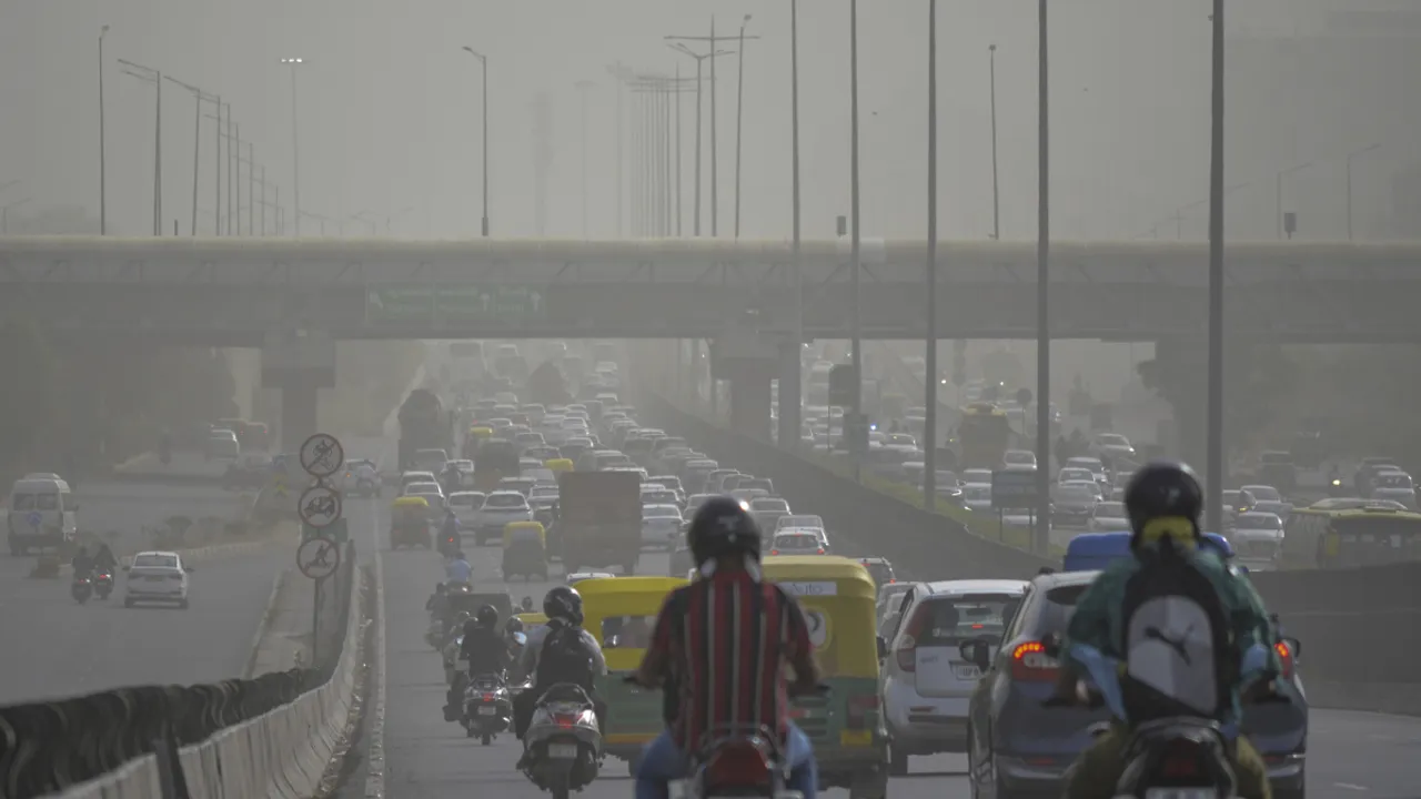 Delhi's air quality turns 'poor', minimum temperature at 20.9 degree Celsius