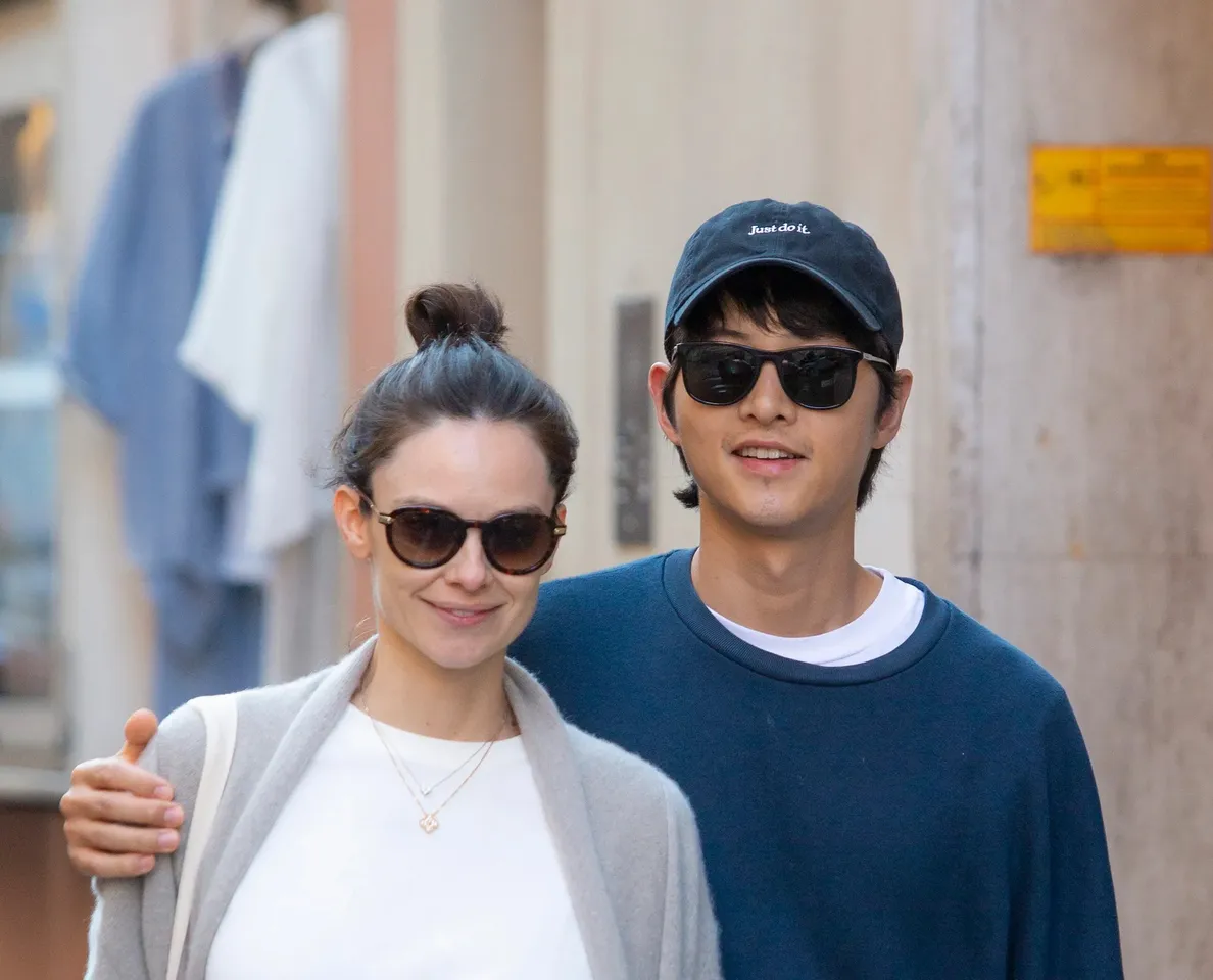 Song Joongki, wife Katy Louise Saunders parents to baby boy