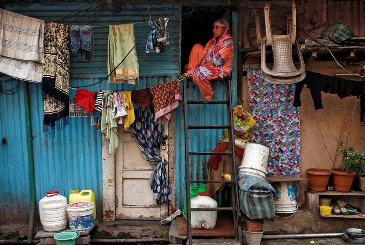 Surviving extreme heat in the slums