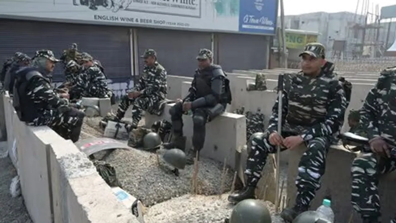 Security personnel on high alert amid the 'Delhi Chalo' protest march, at Singhu Border, in New Delhi, on Feb. 14, 2024.