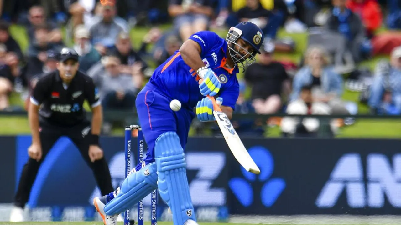 New Zealand bowl out India for 219 in third ODI