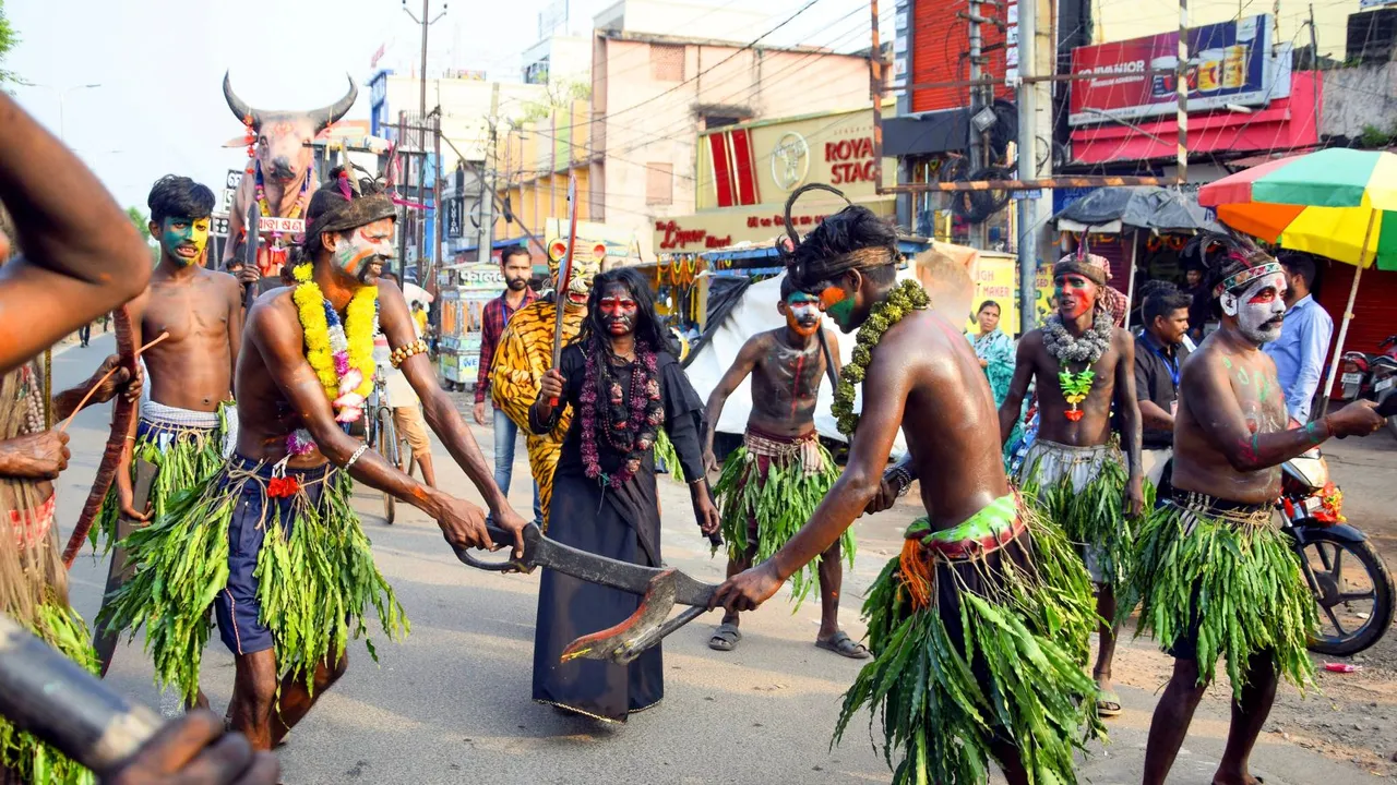 Six injured in clash during Kali Puja idol immersion procession in Cuttack