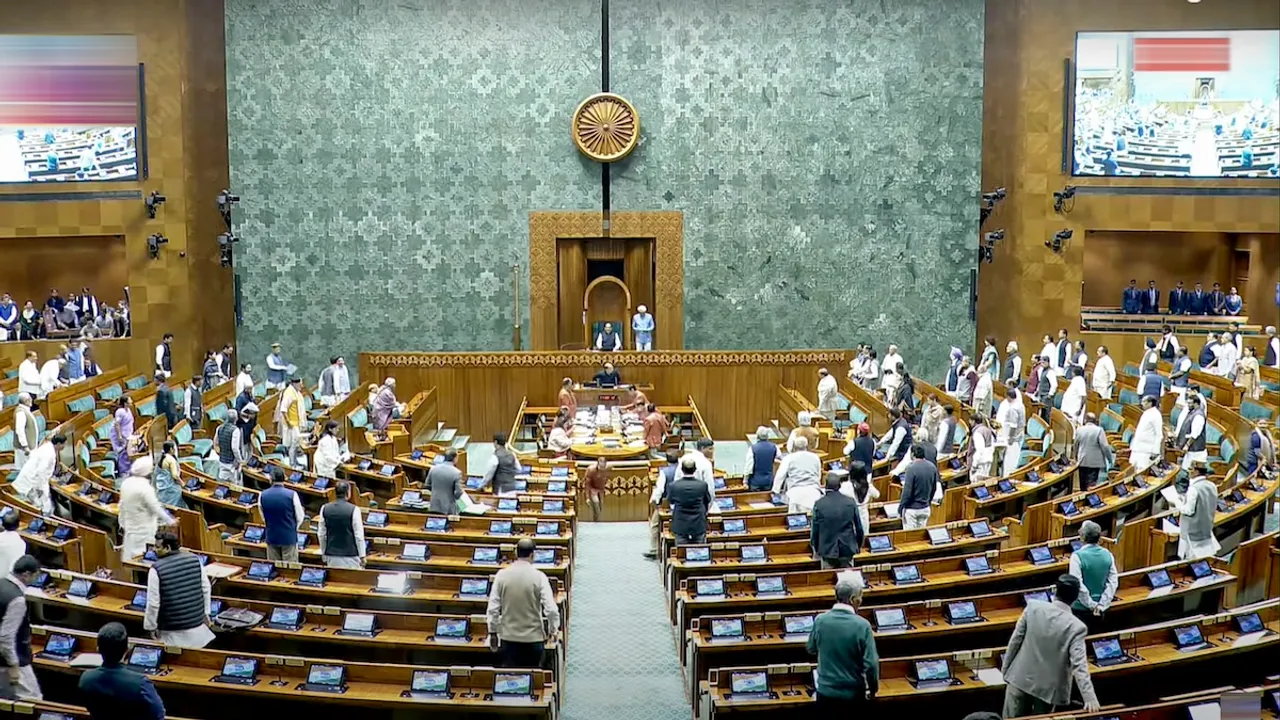 Gadkari gets back seat next to Amit Shah in Lok Sabha