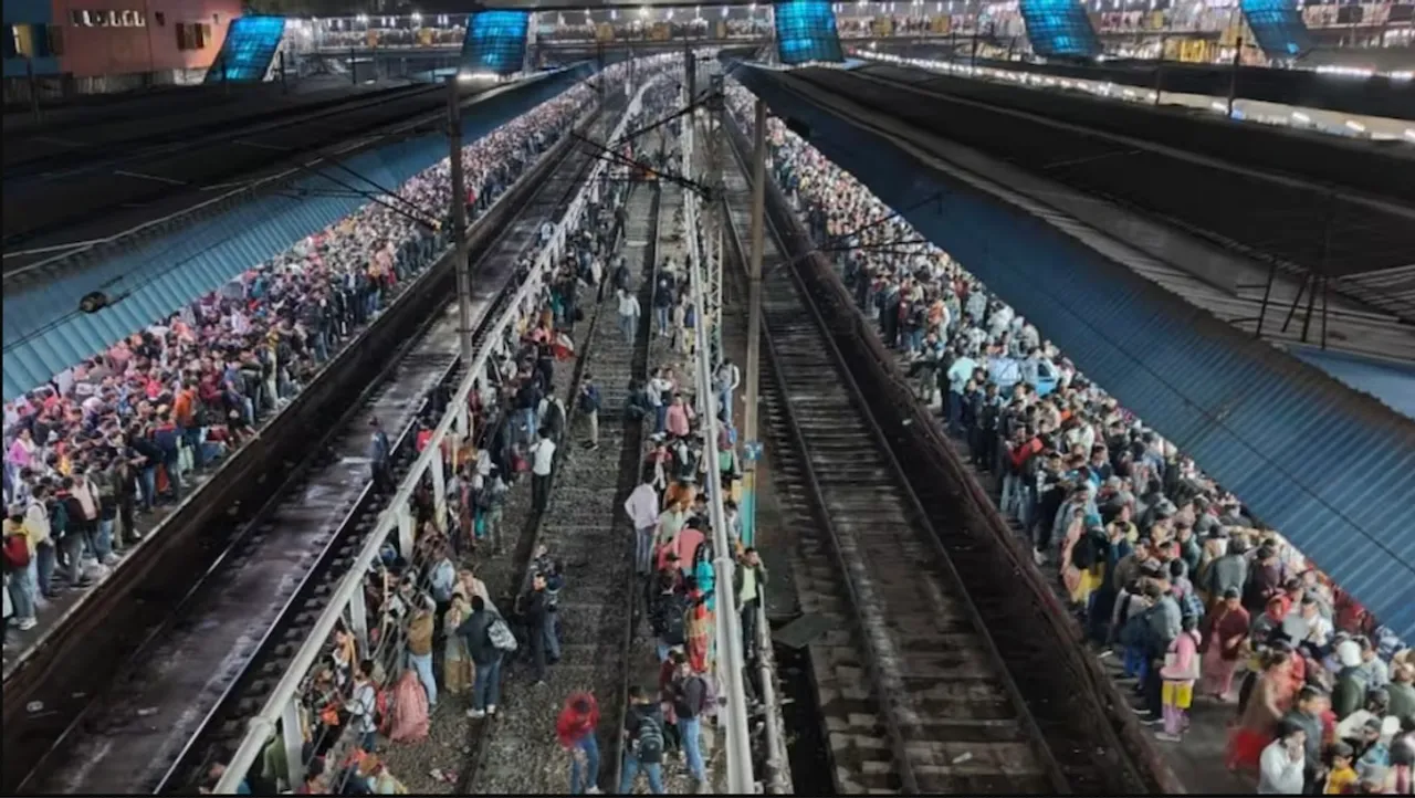 new delhi railway station rush