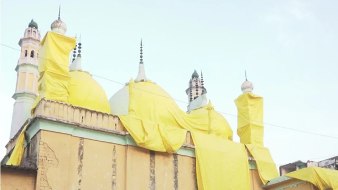 Mosque covered with tarpaulin during Laat Saheb Holi