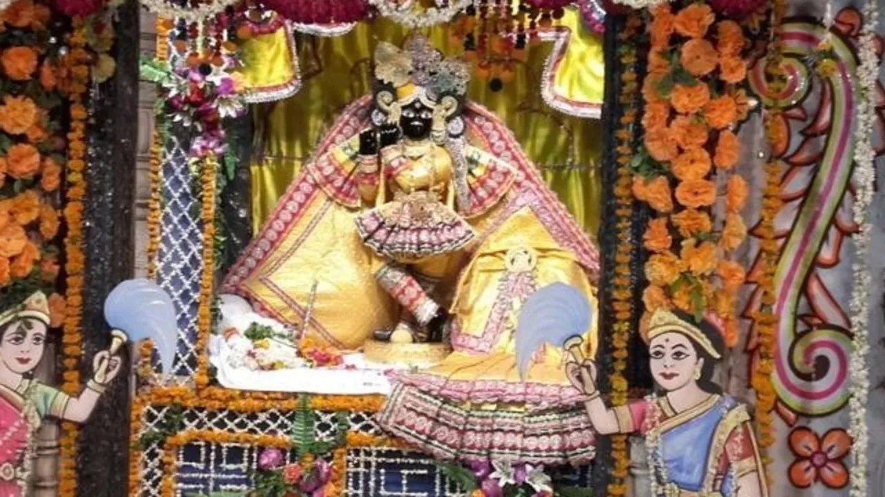 Mathura Vrindavan Banke Bihari Temple Dress