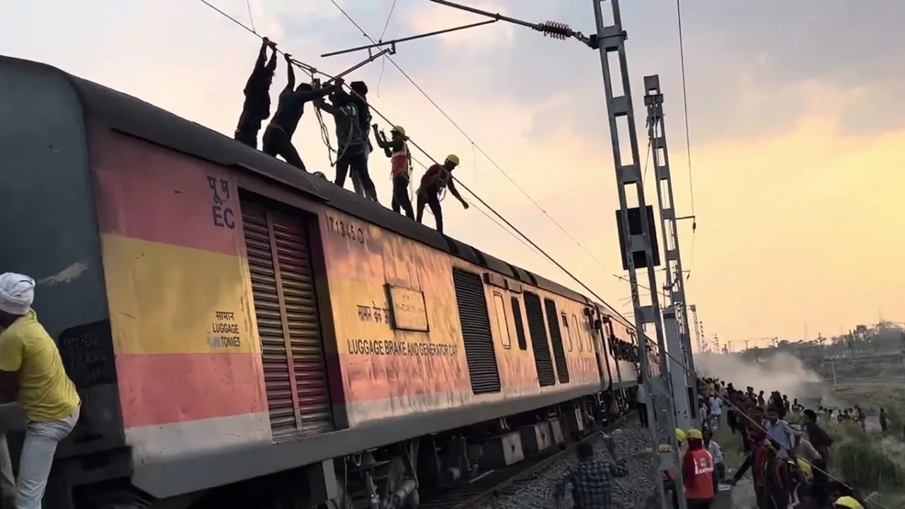 Gujarat-bound trains held up for 12 hrs due to OHE breakdown near Mumbai