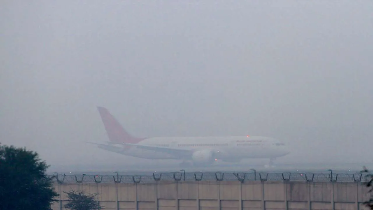 Air-India-delhi-airport-weather-cold-fog-winter