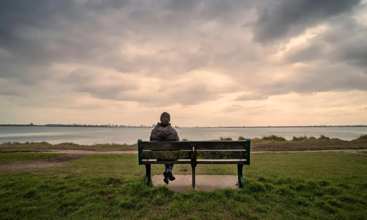 How loneliness changes the way our brains process the world