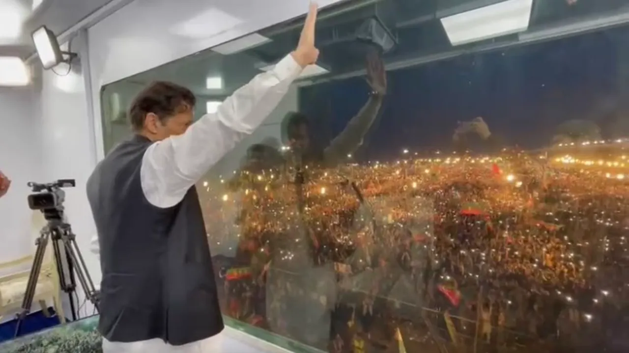 Imran Khan holds rally at Minar-i-Pakistan in Lahore despite threats, no media coverage