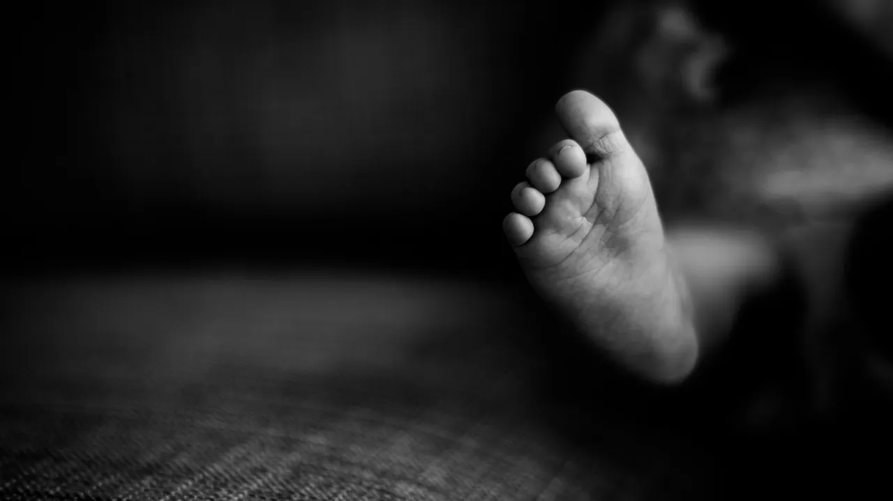 black-and-white-photo-of-baby-feet-Infant-Crime-Female-Infanticide-Child-Birth