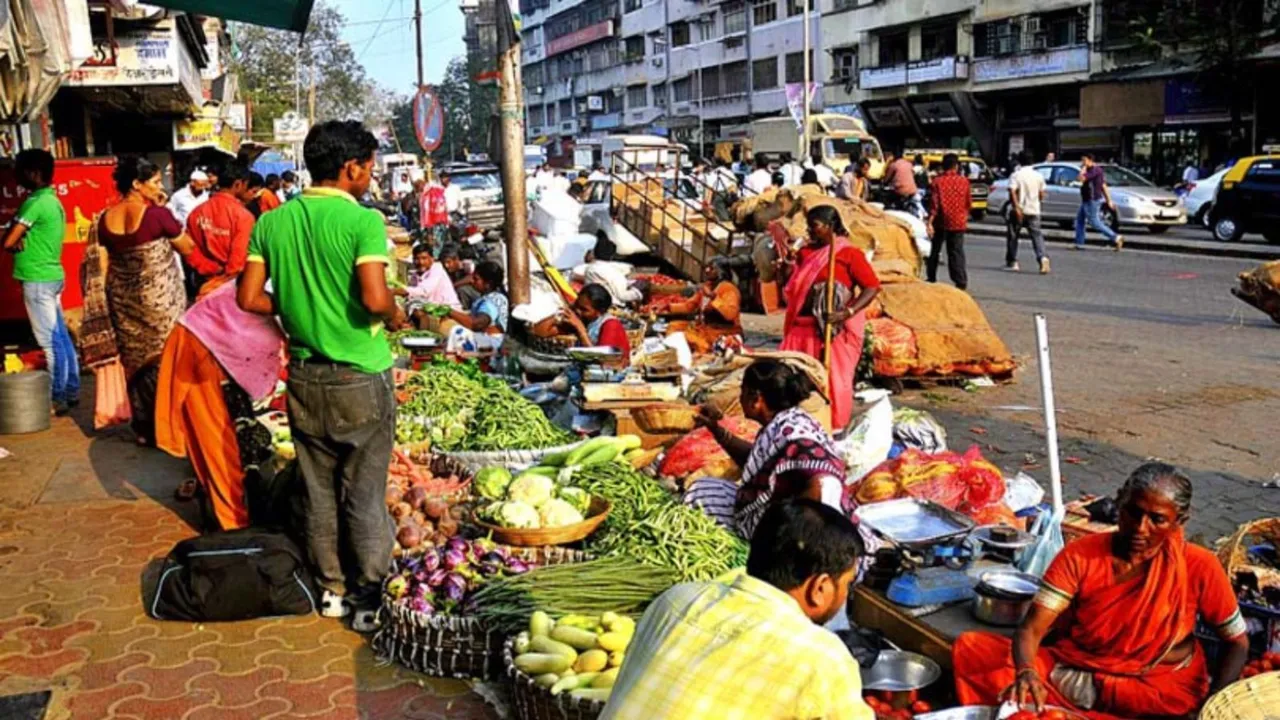 Unauthorised hawkers can’t take over footpaths, public roads: Bombay HC; suggests pop-up markets