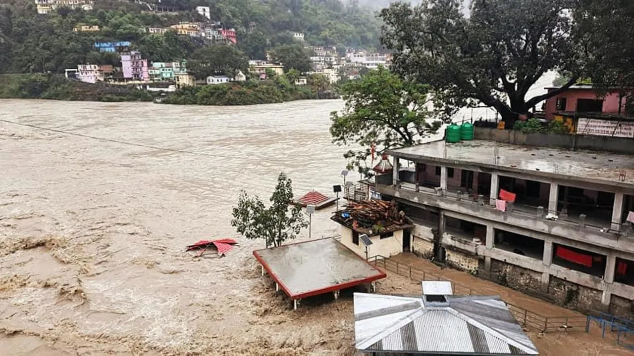 Uttarakhand: 12 missing after flashfloods wash away shops near Gaurikund