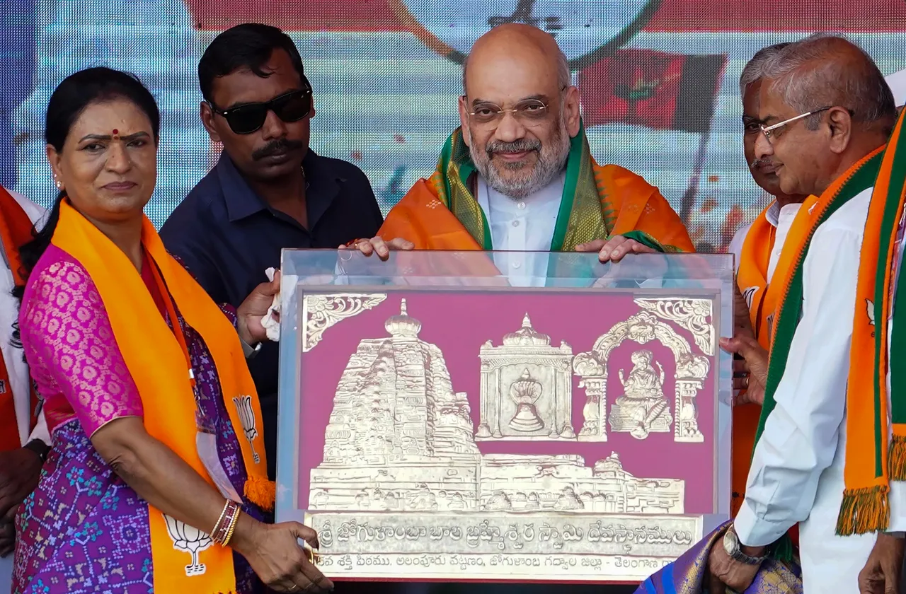 Union Home Minister Amit Shah being felicitated by BJP National Vice President DK Aruna, the party’s OBC Morcha President K Laxman and others