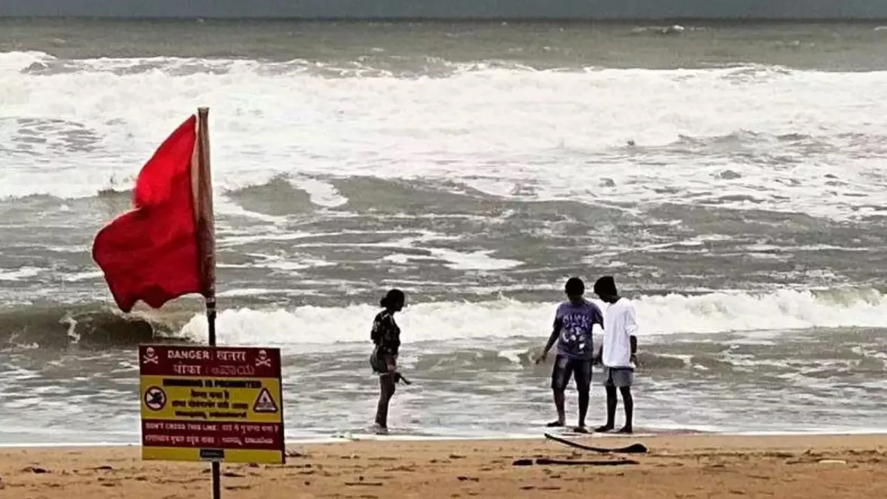 IMD issues red alert for Goa, predicts heavy rains