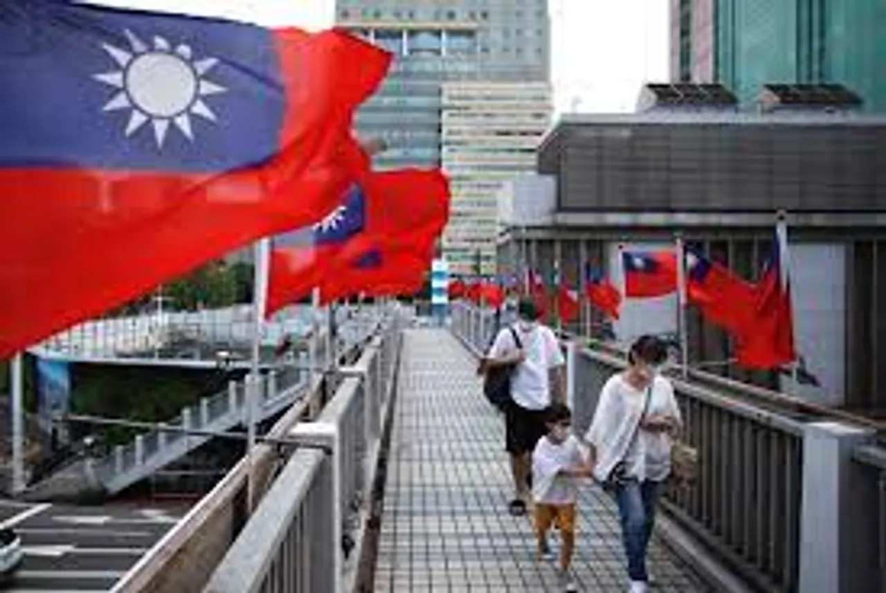 Taiwan's bridge n flags.jpg